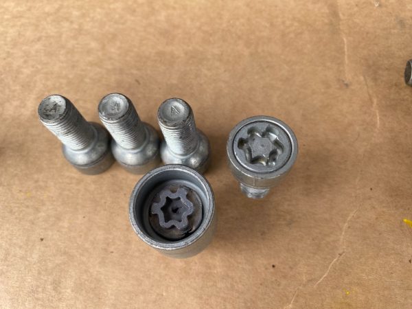 Set prezoane antifurt VW Golf Passat Tiguan Touran Skoda Octavia Fabia Seat Leon - Dezmembrari Auto