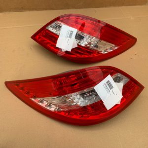 Stop led dreapta Mercedes R-Class R400 W251 facelift 2015 A2518202064 - Dezmembrari Auto