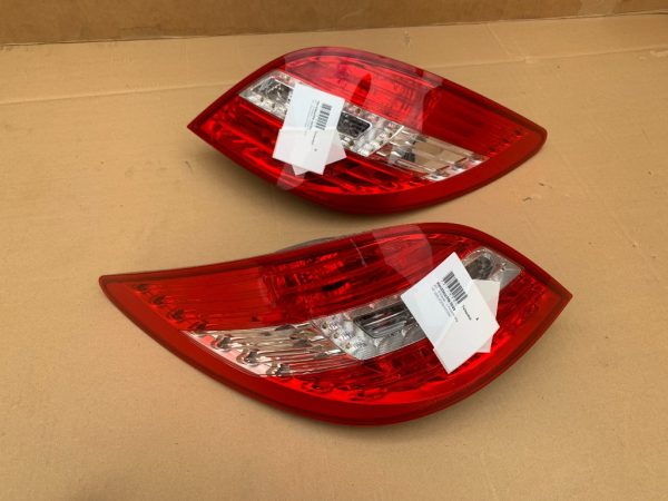 Stop led dreapta Mercedes R-Class R400 W251 facelift 2015 A2518202064 - Dezmembrari Auto