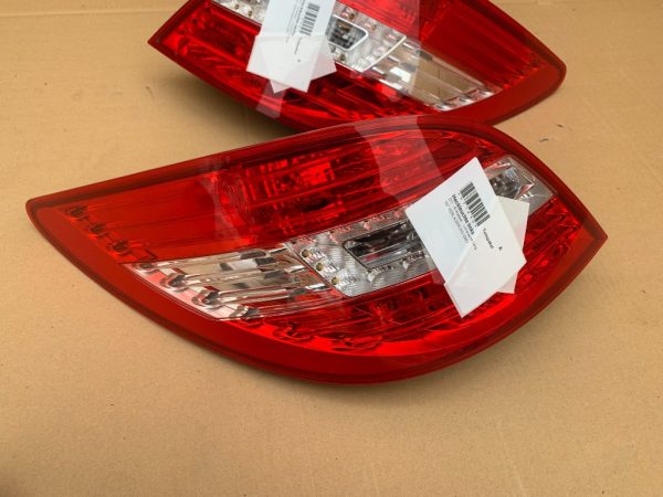 Stop led dreapta Mercedes R-Class R400 W251 facelift 2015 A2518202064 - Dezmembrari Auto - imagine 4