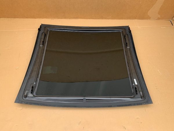 Geam trapa panoramica Mercedes R-Class R400 W251 facelift 2015 - Dezmembrari Auto - imagine 2