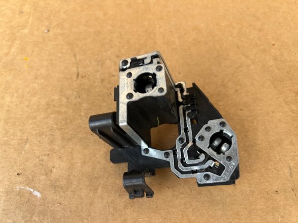 Soclu becuri VW Jetta de pe aripa dreapta 5c6945096 5c6 945 096 - Dezmembrari Auto