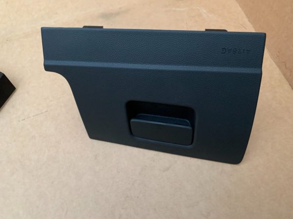 Spatiu depozitare plansa bord VW Arteon Passat B8 3G1857921D 3G1 857 921 D - Dezmembrari Auto