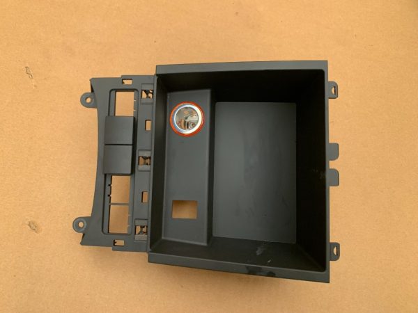 Spatiu depozitare VW Jetta 2016 5C7857925B 5C7 857 925 B - Dezmembrari Auto