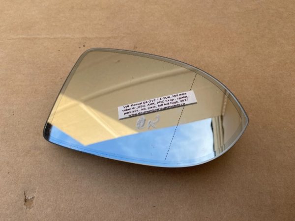 Sticla oglinda dreapta heliomata VW Passat B8 3G0857522B 3G0 857 522 B - Dezmembrari Auto