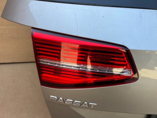 Stop haion stanga highline VW Passat B8 variant 3G9945307D 3G9 945 307 D - Dezmembrari Auto