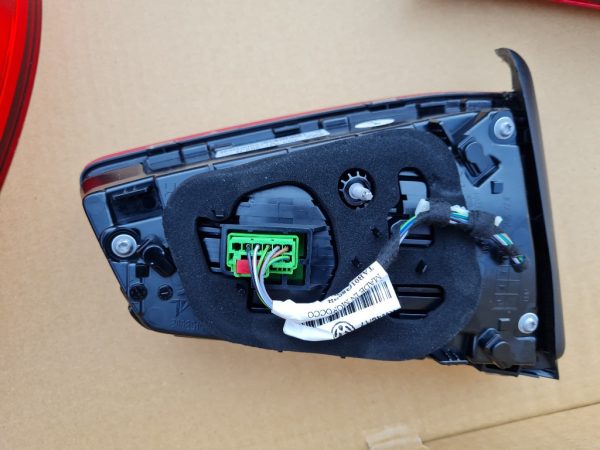 Stop highline dreapta spate haion VW Passat B8 combi 3G9945308D 3G9 945 308 D - Dezmembrari Auto - imagine 2