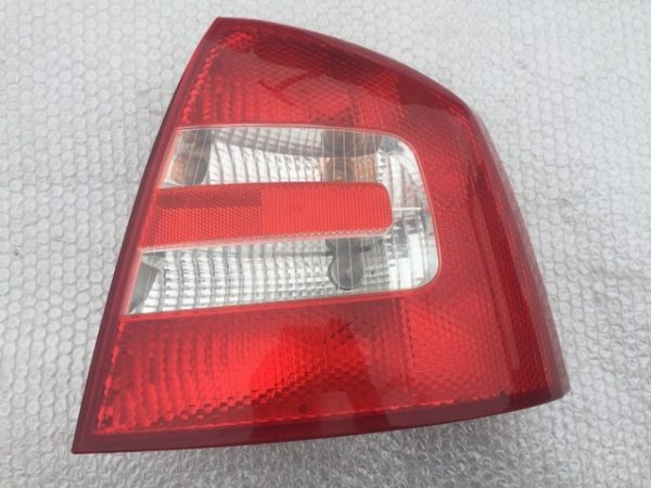 Stop lampa tripla dreapta Skoda Octavia 2 1Z5 945 096 A 1Z5945096A - Dezmembrari Auto
