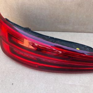 Stop led stanga Audi Q3 8U0945093M 8U0 945 093 M 8U0945093P 8U0 945 093 P - Dezmembrari Auto