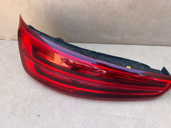 Stop led stanga Audi Q3 8U0945093M 8U0 945 093 M 8U0945093P 8U0 945 093 P - Dezmembrari Auto