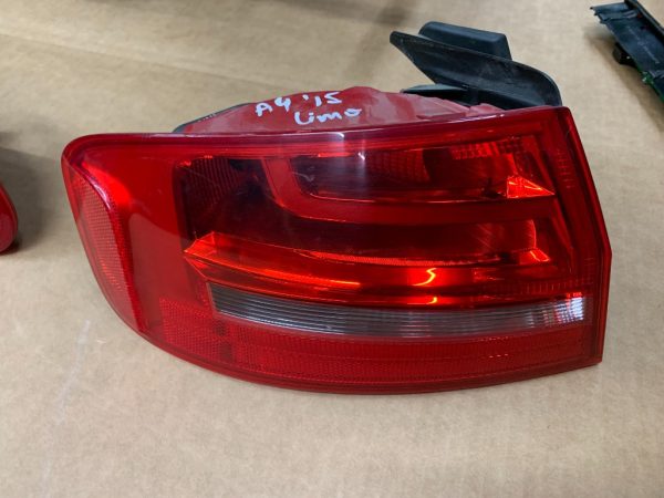 Stop stanga spate aripa Audi A4 B8 2015 limuzina 8K5945095AA 8K5 945 095 AA - Dezmembrari Auto