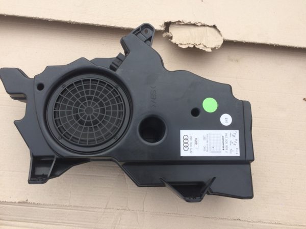 Subwoofer Audi A3 8P 8P3035382 8P3 035 382 - Dezmembrari Auto