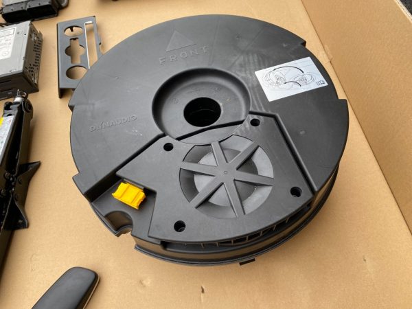 Subwoofer DYNAUDIO VW Passat B8 3g0035621c 3g0 035 621 c - Dezmembrari Auto