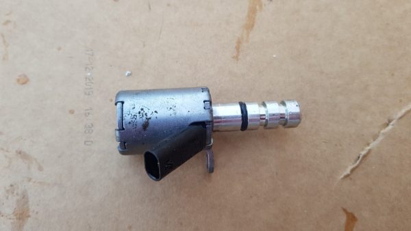 Supapa pompa ulei VW Passat B8 04L906455B 04L 906 455 B - Dezmembrari Auto