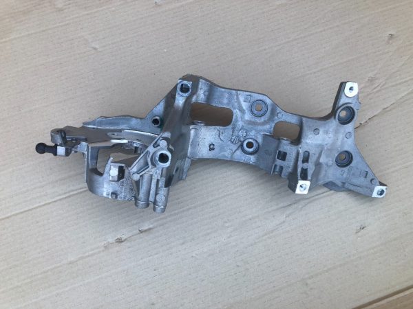 Suport accesorii VW Arteon 2.0 tdi 240 cp 04L903143D 04L 903 143 D la 0 km - Dezmembrari Auto