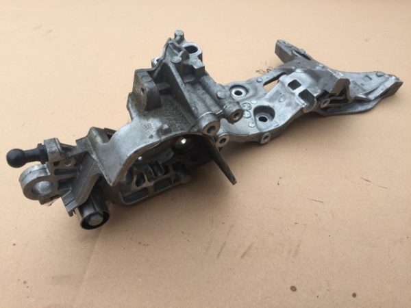 Suport accesorii VW Golf 7 2.0 TDI 04L 903 143 DE 04L903143DE - Dezmembrari Auto