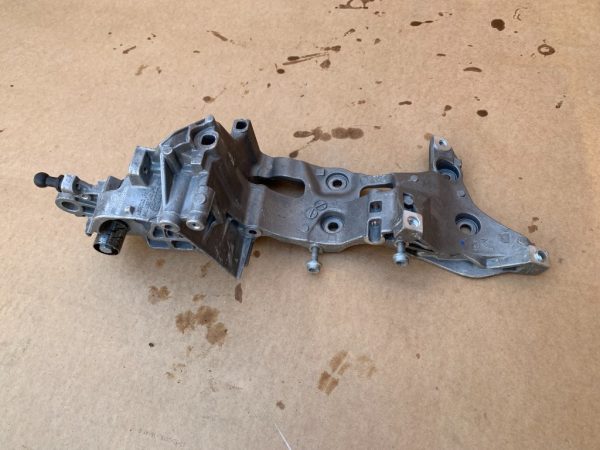 Suport accesorii VW Golf 7 2019 04L903143D 04L 903 143 D la 0 km - Dezmembrari Auto