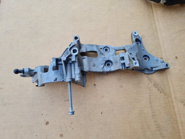 Suport accesorii VW Jetta 2017 2.0 tdi 04L903143D 04L 903 143 D la 0 km - Dezmembrari Auto