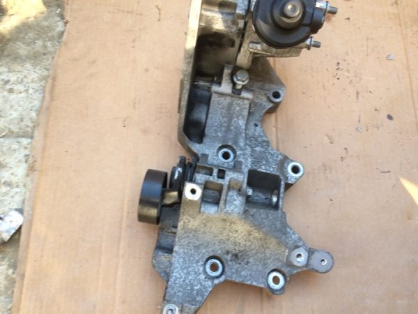 Suport accesorii VW Passat 6 7 CC Touran Jetta Golf 03L903143K - Dezmembrari Auto