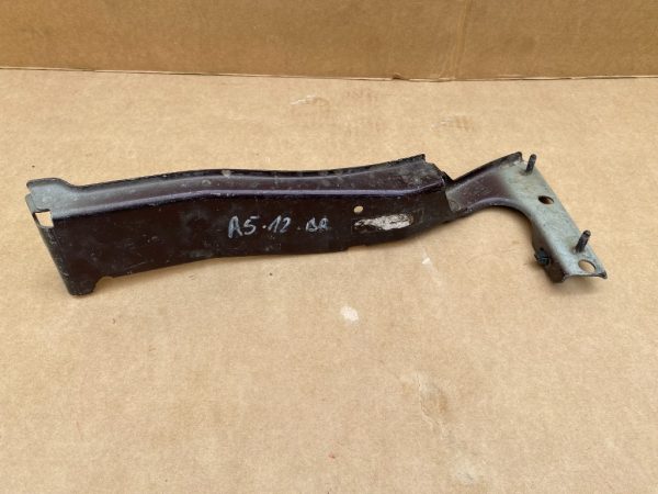 Suport aripa dreapta Audi A5 2012 8T0821136A 8T0 821 136 A - Dezmembrari Auto