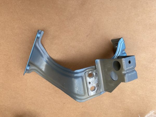 Suport aripa dreapta VW Caddy Ford Tourneo Connect 2023 2K7821136 2K7 821 136 la 0 km - Dezmembrari Auto