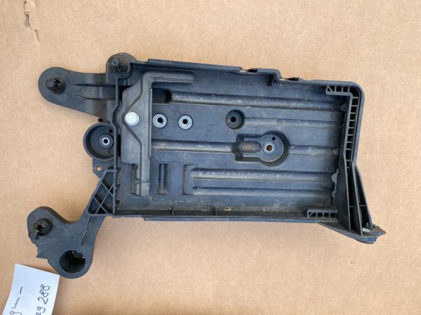 Suport baterie VW Golf 7 2016 5Q0915321H 5Q0915331J - Dezmembrari Auto