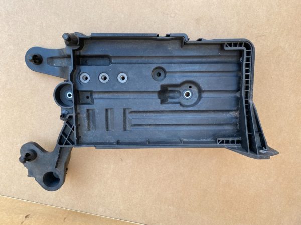 Suport baterie VW Golf 7 2016 5Q0915321H 5Q0915331J - Dezmembrari Auto