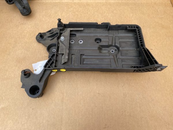Suport baterie VW Golf 7 5Q0915321J 5Q0 915 321 J - Dezmembrari Auto