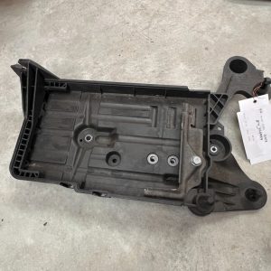 Suport baterie VW Golf 7 Sportsvan 5Q0915321J 5Q0 915 321 J 5Q0915331K 5Q0 915 331 K - Dezmembrari Auto