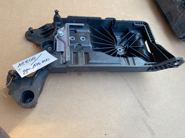 Suport baterie VW Golf 8 5WA915331 5WA 915 331 - Dezmembrari Auto