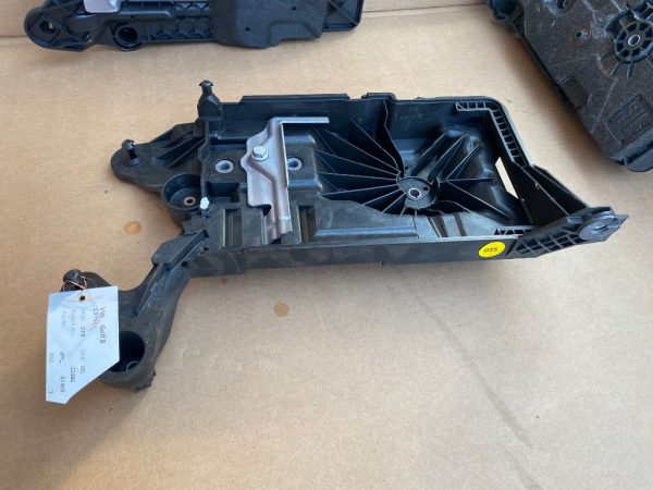 Suport baterie VW Golf 8 5WA915331 5WA 915 331 - Dezmembrari Auto