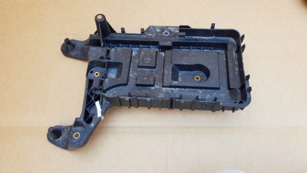 Suport baterie VW Jetta 2016 1K0915333 1K0 915 333 la 0 km - Dezmembrari Auto