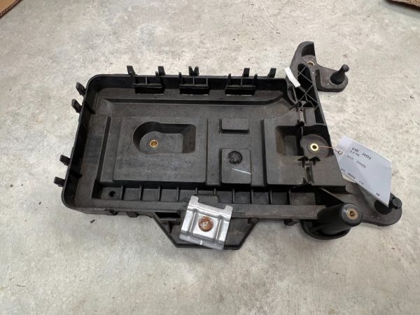Suport baterie VW Jetta benzina 1.2 tsi CYV CYVD 1km915333 1km 915 333 la 0 km - Dezmembrari Auto