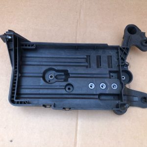 Suport baterie VW Passat B8 2.0 tdi 5Q0915321H 5Q0 915 321 H - Dezmembrari Auto