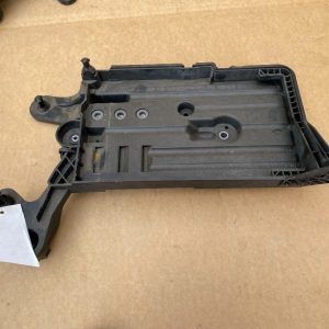 Suport baterie VW Passat B8 5Q0915331J 5Q0 915 331 J - Dezmembrari Auto
