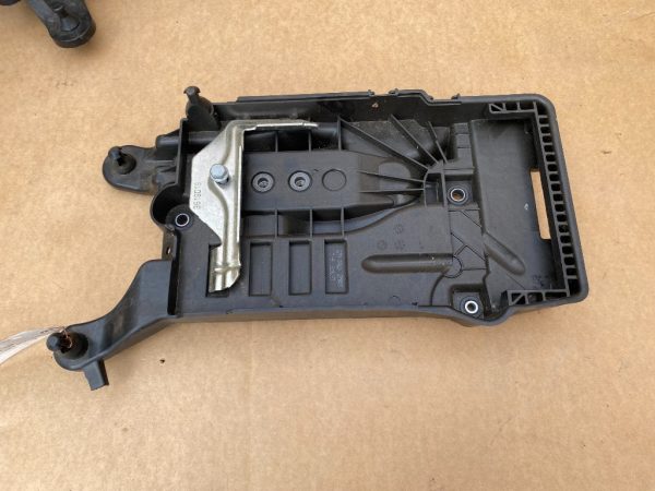 Suport baterie VW T-Cross 2Q0915331 2Q0 915 331 - Dezmembrari Auto