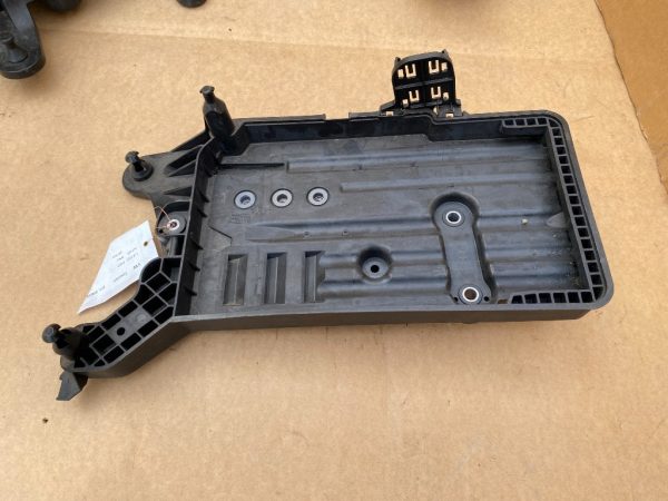 Suport baterie VW Tiguan 5QF915331A 5QF 915 331 A - Dezmembrari Auto