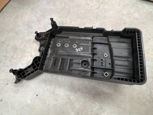 Suport baterie VW Tiguan 5QF915331C 5QF 915 331 C 5QF915321C 5QF 915 321 C - Dezmembrari Auto