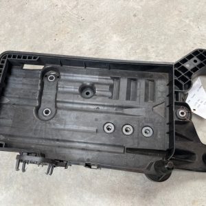 Suport baterie VW Touran Tiguan 5QF915331A 5QF 915 331 A 5QF915321A 5QF 915 321 A la 0 km - Dezmembrari Auto