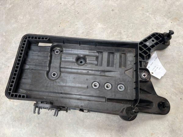 Suport baterie VW Touran Tiguan 5QF915331A 5QF 915 331 A 5QF915321A 5QF 915 321 A la 0 km - Dezmembrari Auto