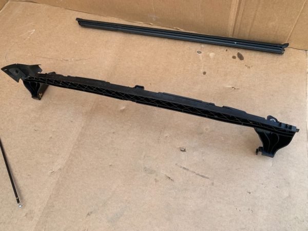 Suport central bara fata VW Golf 7 2016 5G0805706G 5G0 805 706 G - Dezmembrari Auto