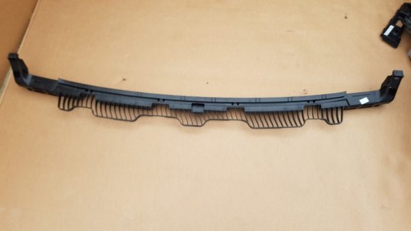 Suport central bara spate VW Golf 7 2019 hatchback 5G6807863C 5G6 807 863 C - Dezmembrari Auto