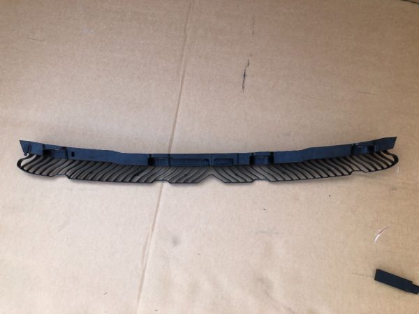Suport central bara spate VW Passat B8 limzuina 3G5807863 3G5 807 863 - Dezmembrari Auto
