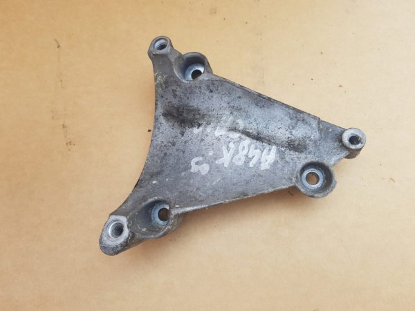 Suport compresor clima Audi A4 B8 3.2 fsi 06E260835C 06E 260 835 C - Dezmembrari Auto
