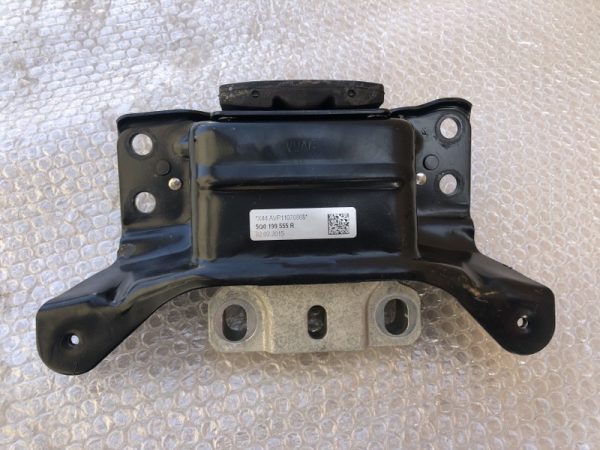 Suport cutie viteze DSG VW Passat B8 5Q0199555R 5Q0 199 555 R - Dezmembrari Auto