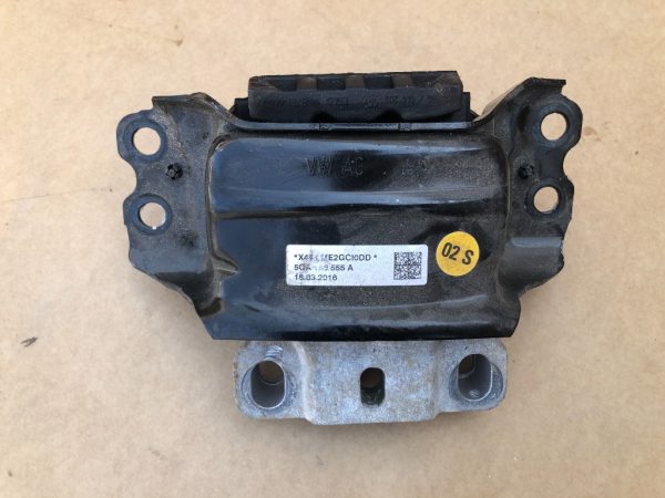Suport cutie viteze VW Touran 2017 2.0 tdi 5QA199555A 5QA 199 555 A - Dezmembrari Auto