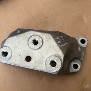 Suport cutie VW Passat B8 3Q0199117A 3Q0 199 117 A - Dezmembrari Auto