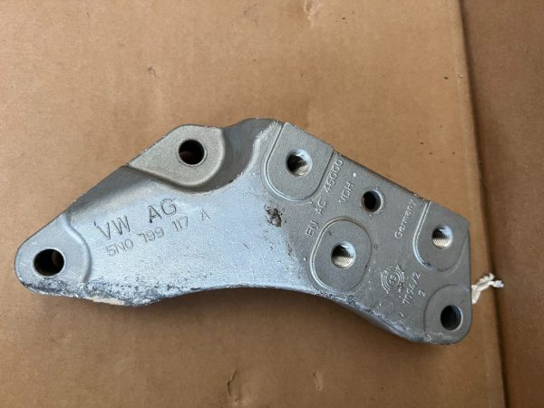 Suport cutie VW Sharan Tiguan 5N0199117A 5N0 199 117 A - Dezmembrari Auto