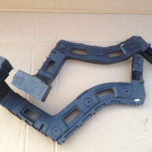 Suport dreapta bara spate 7N0807394A 7N0 807 394 A - Dezmembrari Auto