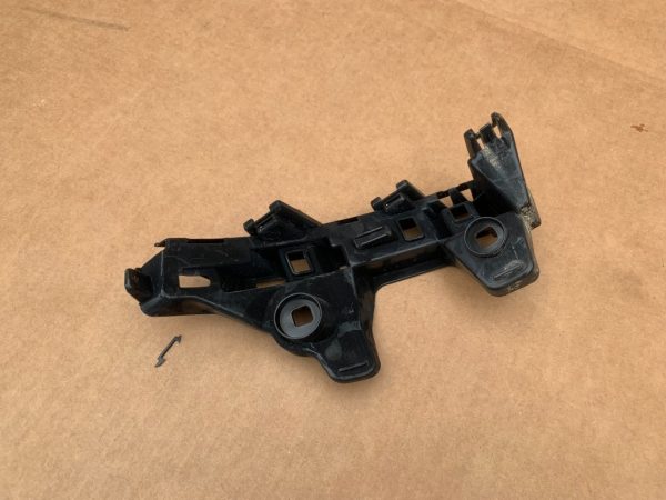 Suport dreapta bara spate VW Passat B8 3GD807484 3GD 807 484 - Dezmembrari Auto